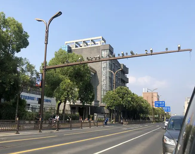 共杆路灯多少钱